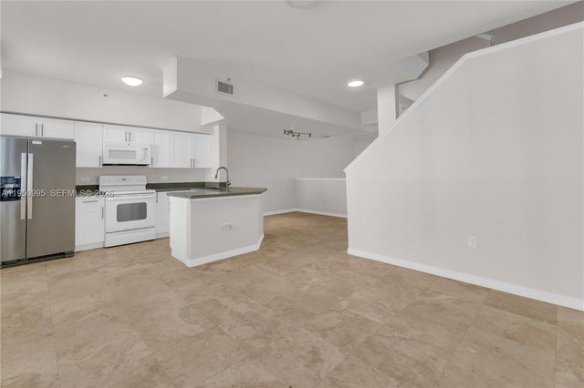 2945 NE 185th St 1402, Aventura, FL 33180