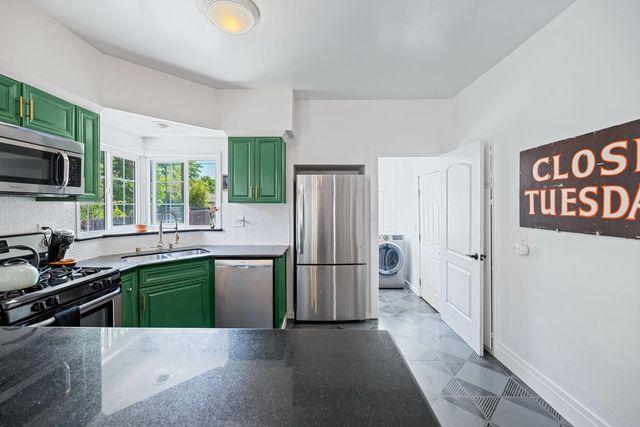 4844 12th Ave, Sacramento, CA 95820