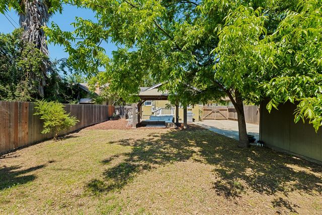 4844 12th Ave, Sacramento, CA 95820