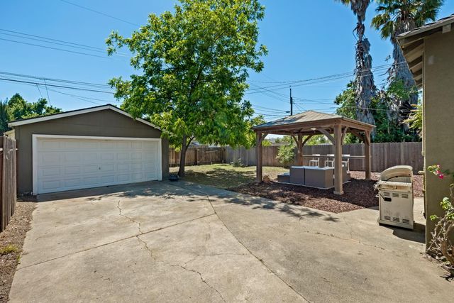 4844 12th Ave, Sacramento, CA 95820