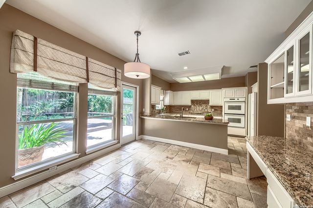 16030 Santa Cathrena, San Antonio, TX 78232