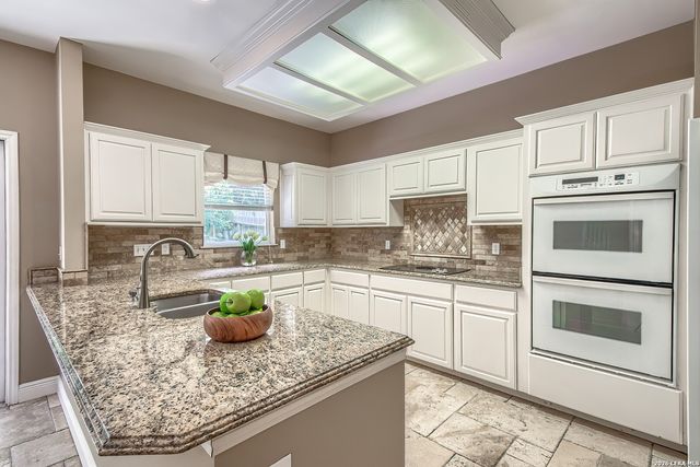 16030 Santa Cathrena, San Antonio, TX 78232