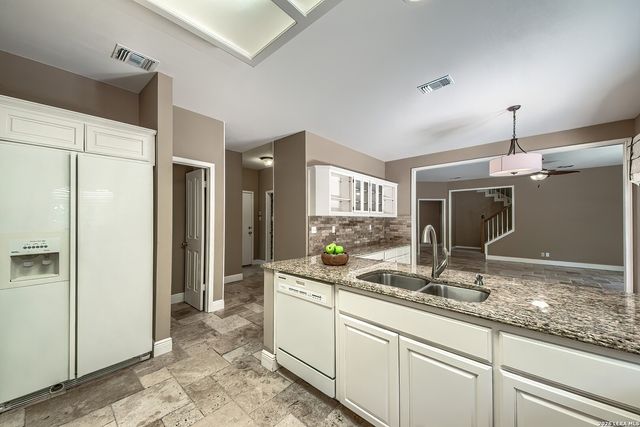 16030 Santa Cathrena, San Antonio, TX 78232
