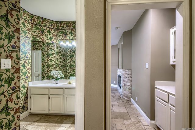 16030 Santa Cathrena, San Antonio, TX 78232