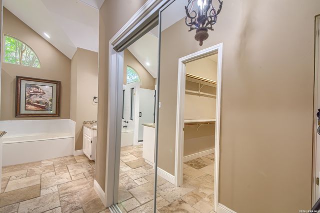 16030 Santa Cathrena, San Antonio, TX 78232