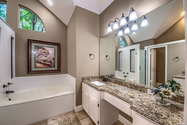 16030 Santa Cathrena, San Antonio, TX 78232