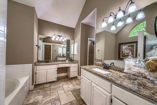 16030 Santa Cathrena, San Antonio, TX 78232