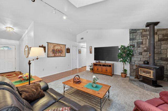 6140 Shad Way, Pollock Pines, CA 95726