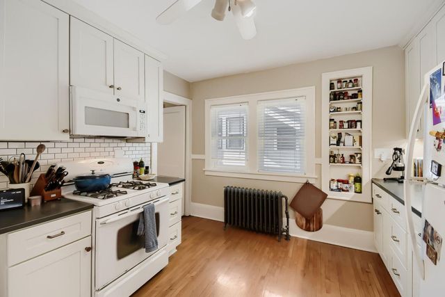 997 Saint Clair Avenue, Saint Paul, MN 55105