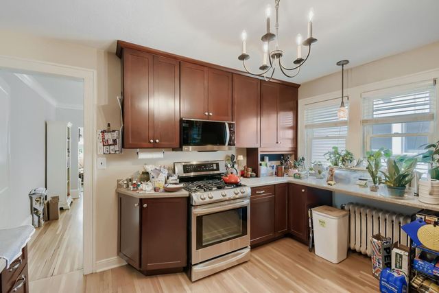 997 Saint Clair Avenue, Saint Paul, MN 55105