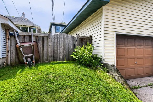 997 Saint Clair Avenue, Saint Paul, MN 55105