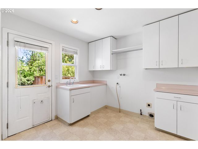 28380 Sw WILLOW CREEK Dr, Wilsonville, OR 97070