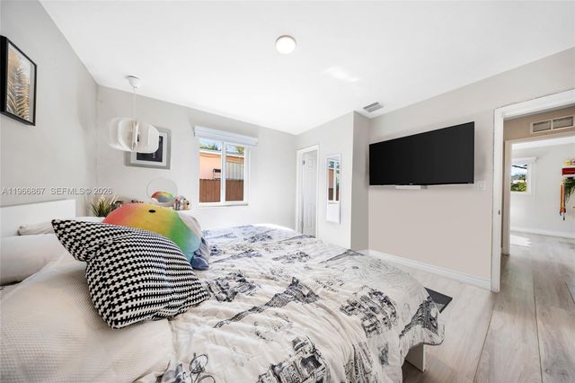 907 N Park Rd, Hollywood, FL 33021