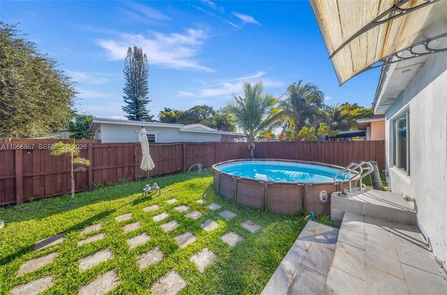 907 N Park Rd, Hollywood, FL 33021