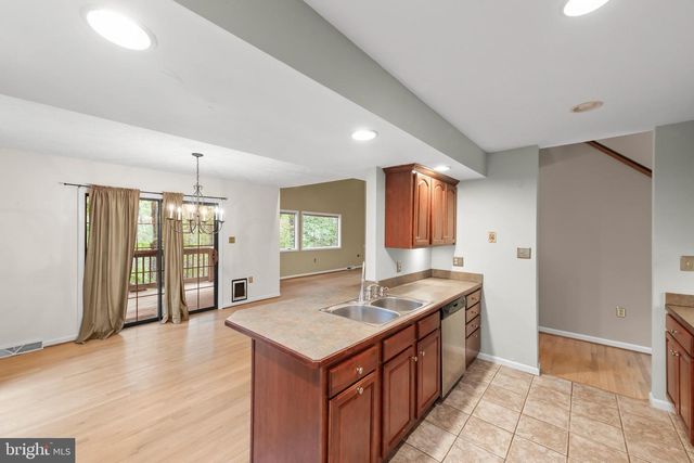1317 LAKEVIEW DR, Cross Junction, VA 22625
