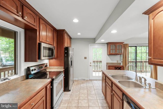 1317 LAKEVIEW DR, Cross Junction, VA 22625