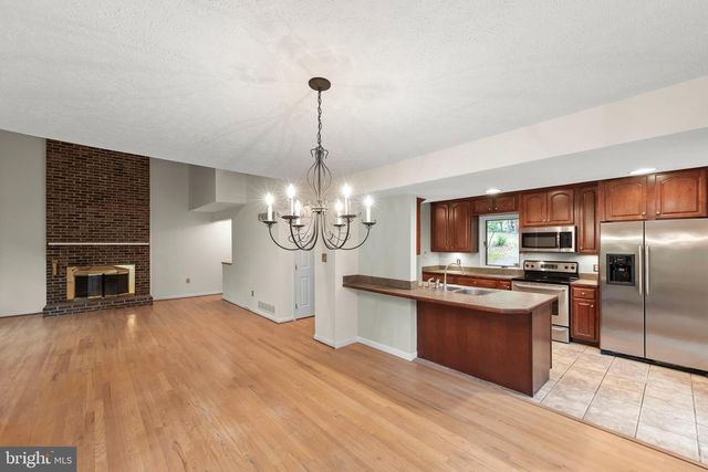 1317 LAKEVIEW DR, Cross Junction, VA 22625
