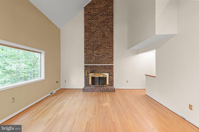 1317 LAKEVIEW DR, Cross Junction, VA 22625