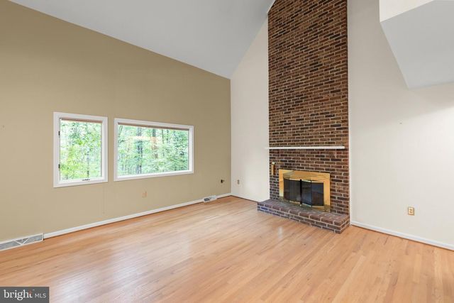 1317 LAKEVIEW DR, Cross Junction, VA 22625