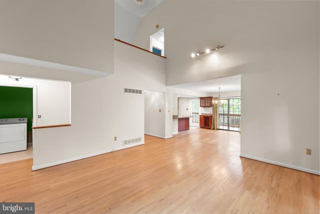 1317 LAKEVIEW DR, Cross Junction, VA 22625