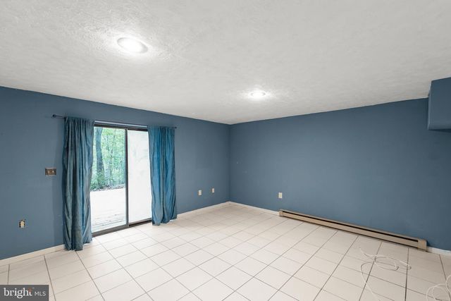 1317 LAKEVIEW DR, Cross Junction, VA 22625