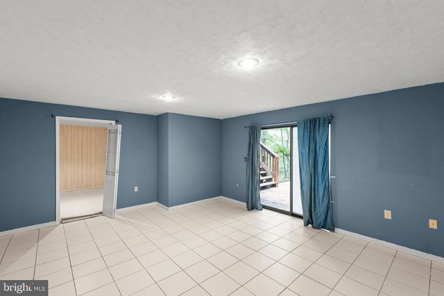 1317 LAKEVIEW DR, Cross Junction, VA 22625