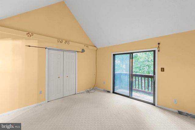 1317 LAKEVIEW DR, Cross Junction, VA 22625