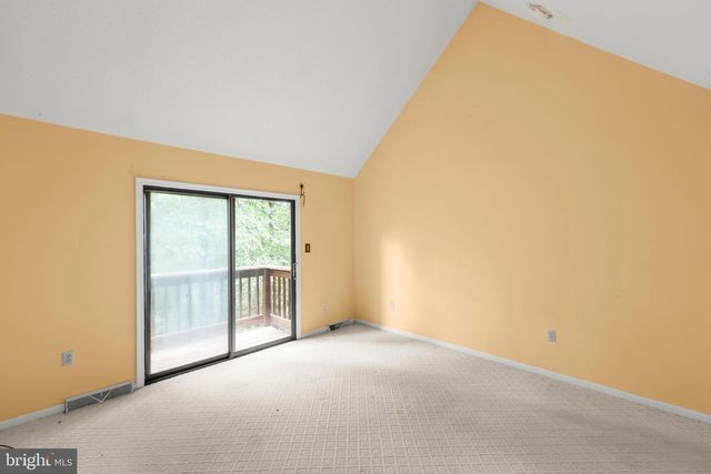 1317 LAKEVIEW DR, Cross Junction, VA 22625