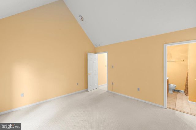 1317 LAKEVIEW DR, Cross Junction, VA 22625