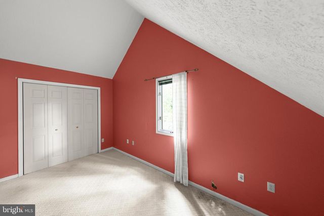 1317 LAKEVIEW DR, Cross Junction, VA 22625
