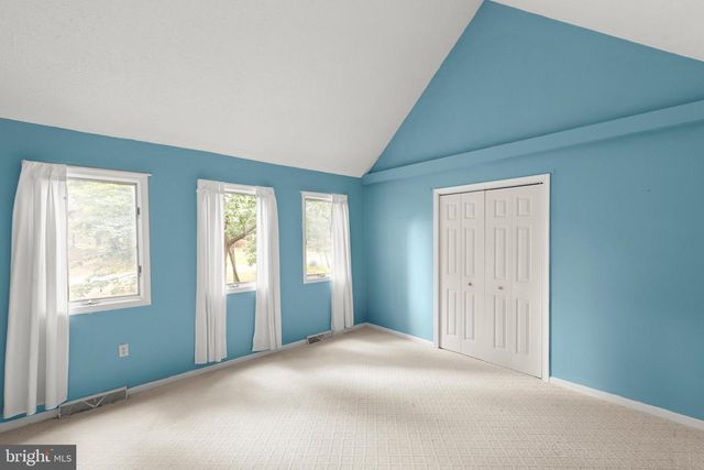 1317 LAKEVIEW DR, Cross Junction, VA 22625