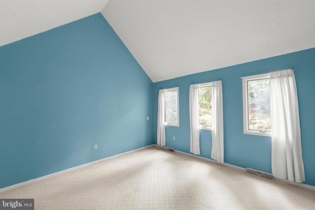 1317 LAKEVIEW DR, Cross Junction, VA 22625