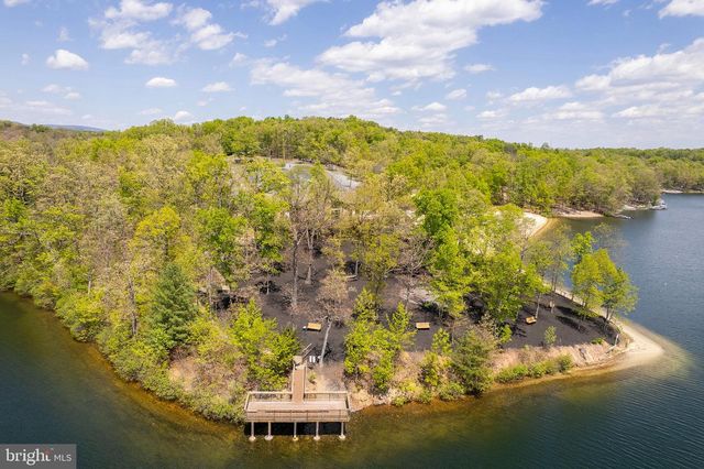 1317 LAKEVIEW DR, Cross Junction, VA 22625