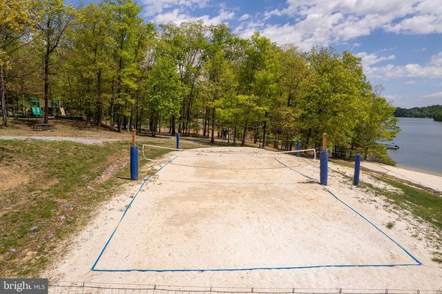 1317 LAKEVIEW DR, Cross Junction, VA 22625
