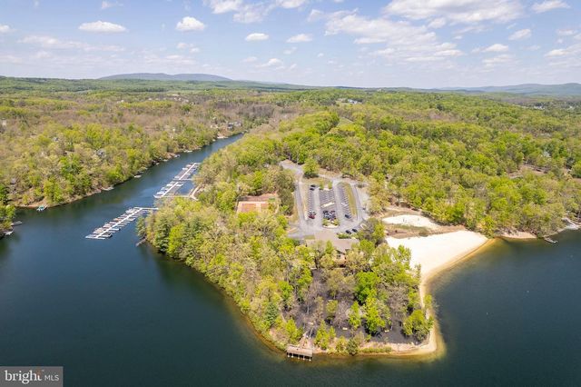 1317 LAKEVIEW DR, Cross Junction, VA 22625