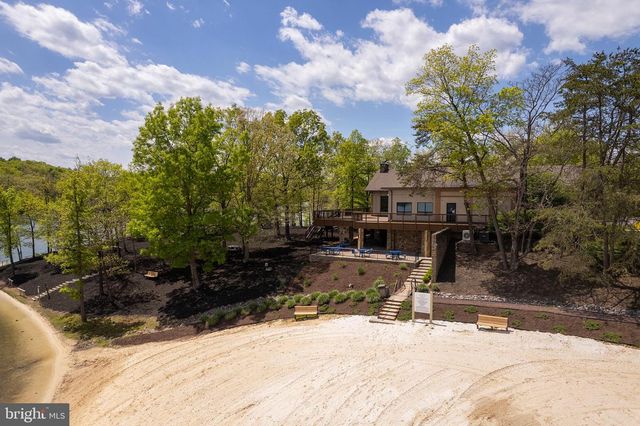 1317 LAKEVIEW DR, Cross Junction, VA 22625