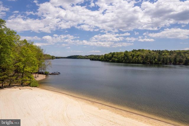 1317 LAKEVIEW DR, Cross Junction, VA 22625