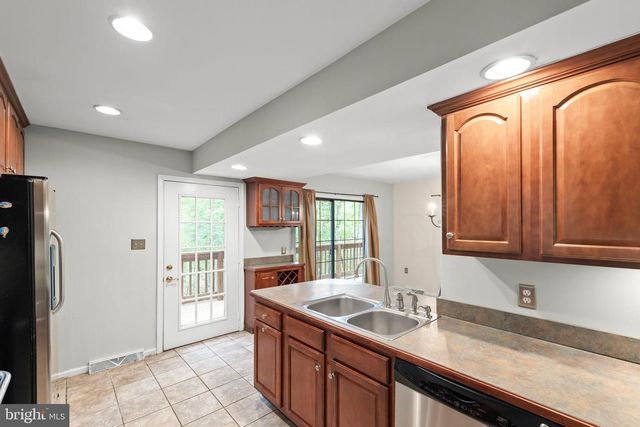 1317 LAKEVIEW DR, Cross Junction, VA 22625