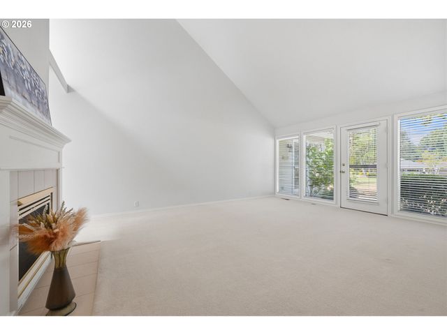 32237 Sw LAKE Dr, Wilsonville, OR 97070