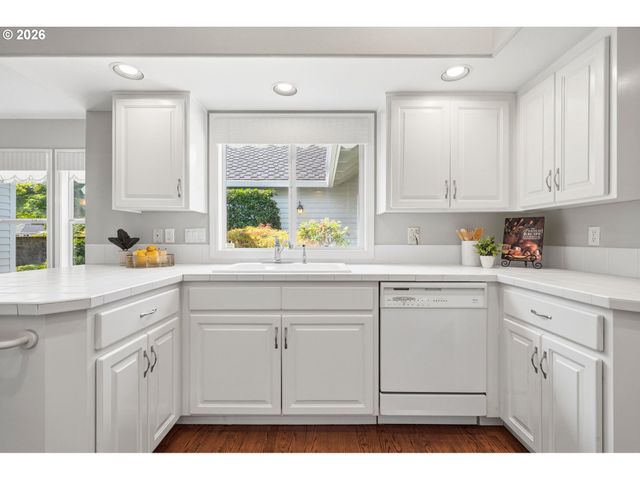 32237 Sw LAKE Dr, Wilsonville, OR 97070