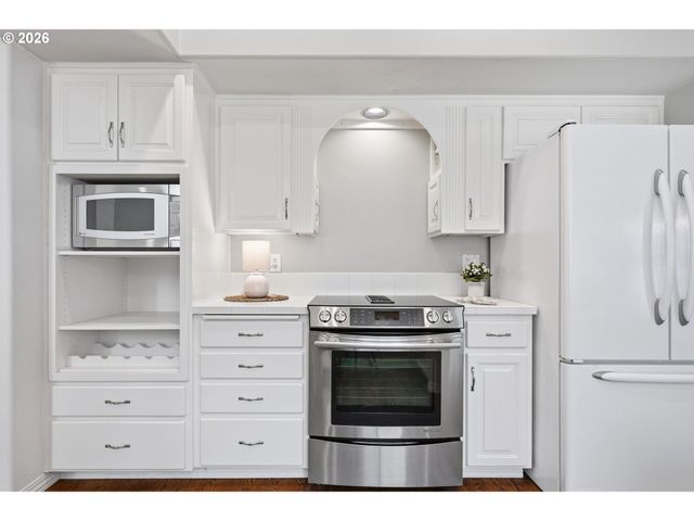 32237 Sw LAKE Dr, Wilsonville, OR 97070