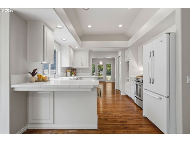 32237 Sw LAKE Dr, Wilsonville, OR 97070