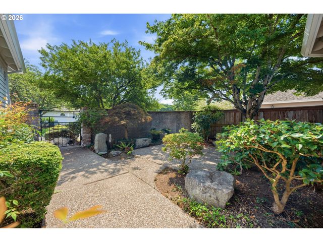 32237 Sw LAKE Dr, Wilsonville, OR 97070