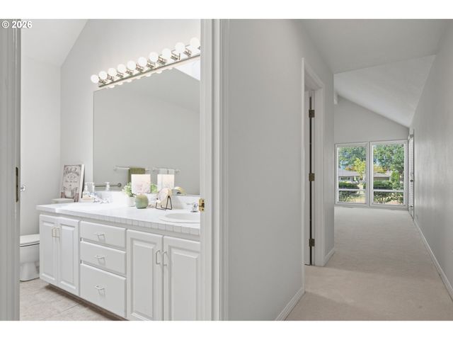 32237 Sw LAKE Dr, Wilsonville, OR 97070