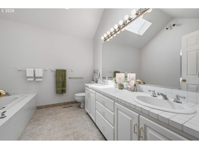 32237 Sw LAKE Dr, Wilsonville, OR 97070