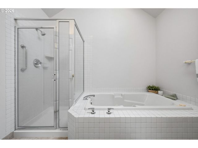 32237 Sw LAKE Dr, Wilsonville, OR 97070