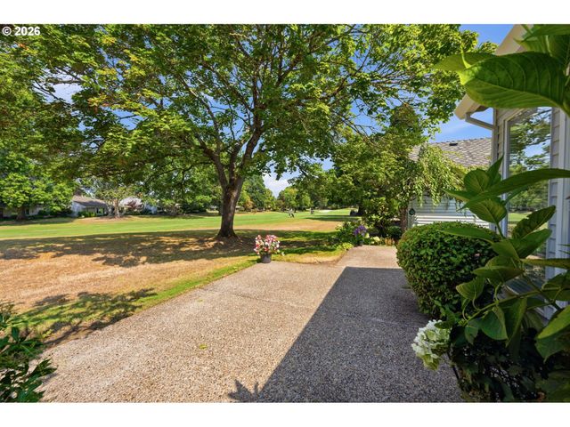 32237 Sw LAKE Dr, Wilsonville, OR 97070