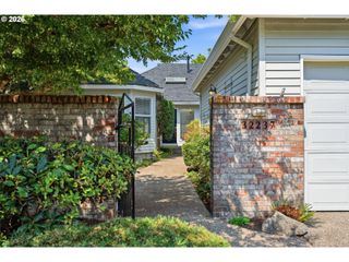 32237 Sw LAKE Dr, Wilsonville, OR 97070