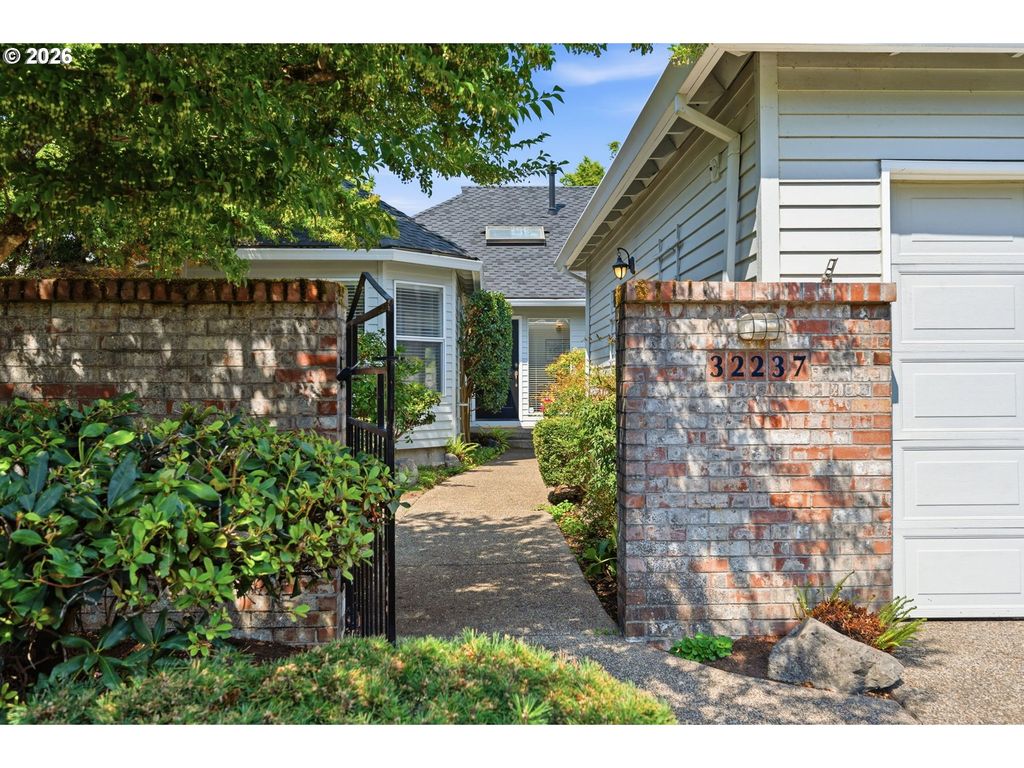 32237 Sw LAKE Dr, Wilsonville, OR 97070