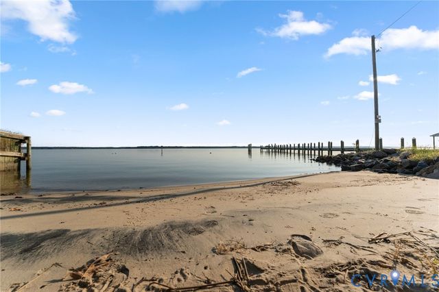 480 Rockingham Rd, Dunnsville, VA 22454